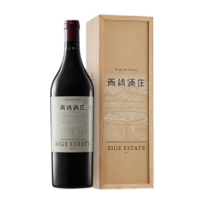 A bottle of Xige Estate Teng Shang Teng 2017 wine placed next to its wooden box packaging, with Chinese characters on both the bottle label and the box.